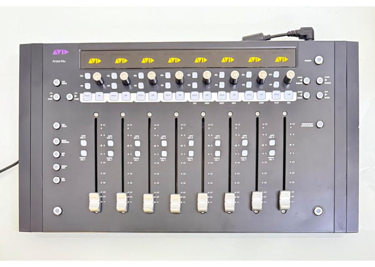 Avid Artist Mix Touch-Sensitive Fader Control Surface Avid Artist Mix Touch-Sensitive Fader Control Surface