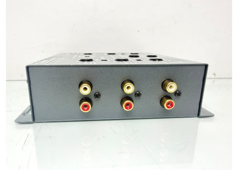 Clarion MCD360 3-Way 6-Channel Electronic Crossover With Subwoofer Level Control