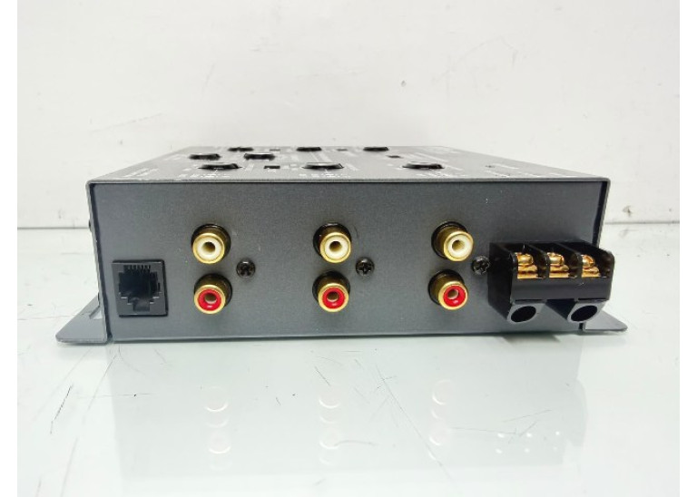 Clarion MCD360 3-Way 6-Channel Electronic Crossover With Subwoofer Level Control Clarion MCD360 3-Way 6-Channel Electronic Crossover With Subwoofer Level Control